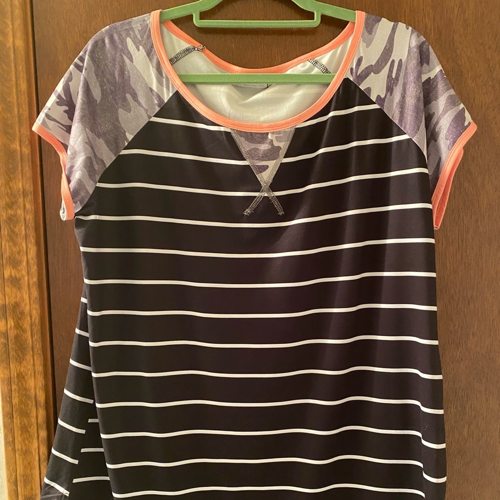 Women’s Short Sleeve Tunic Size XL